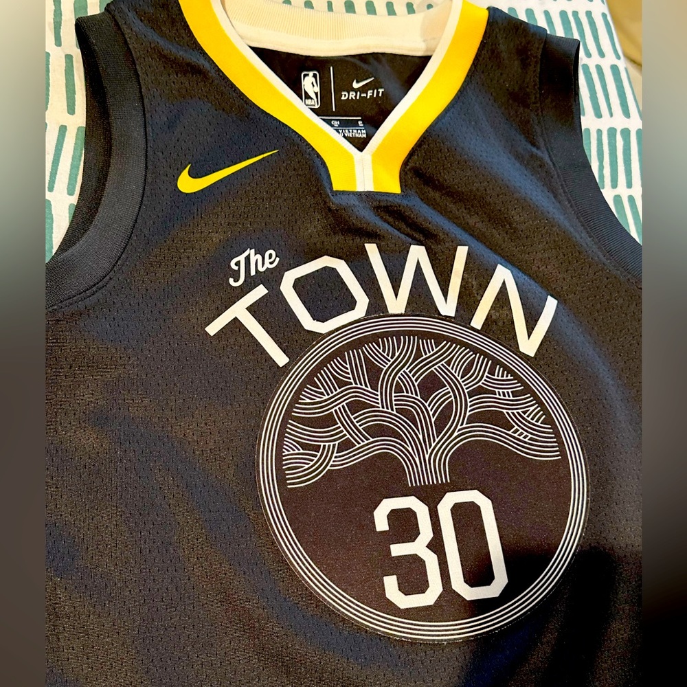 🏀 Curry Jersey boys small (8) Like New 🤩